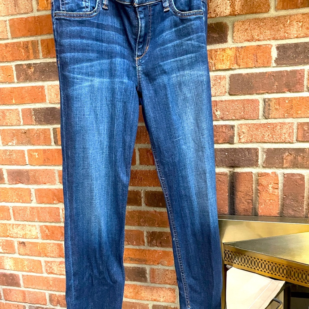 Joe’s straight leg blue jeans in excellent condition.